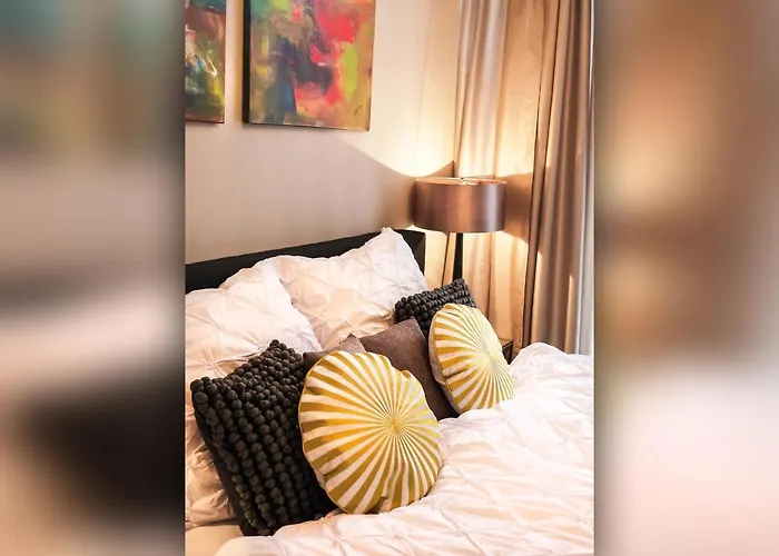 Comfort And Style In Center With Ensuite Bathroom On Schaafenstrasse Rum i privatbostad *