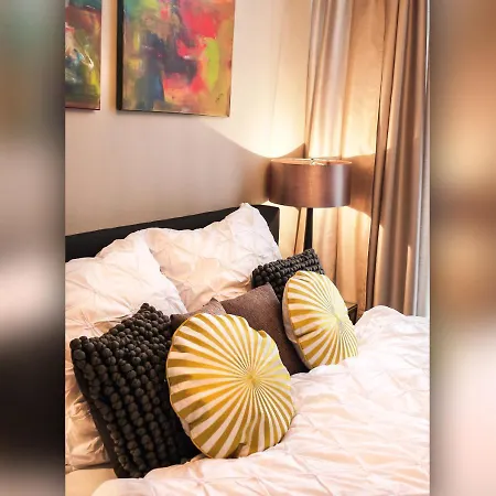 Comfort And Style In Center With Ensuite Bathroom On Schaafenstrasse Quarto em Acomodações Particulares *