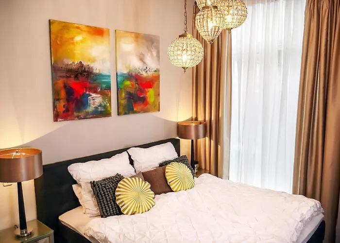 Comfort And Style In Center With Ensuite Bathroom On Schaafenstrasse * Кёльн